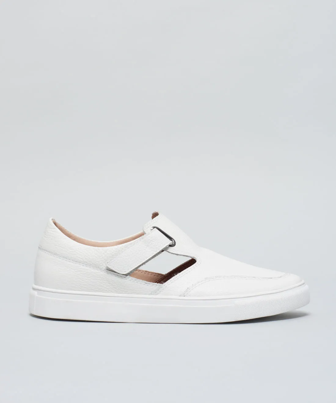 01070405_0018_01-TENIS-COURO-VELCRO-ILHOSES-1