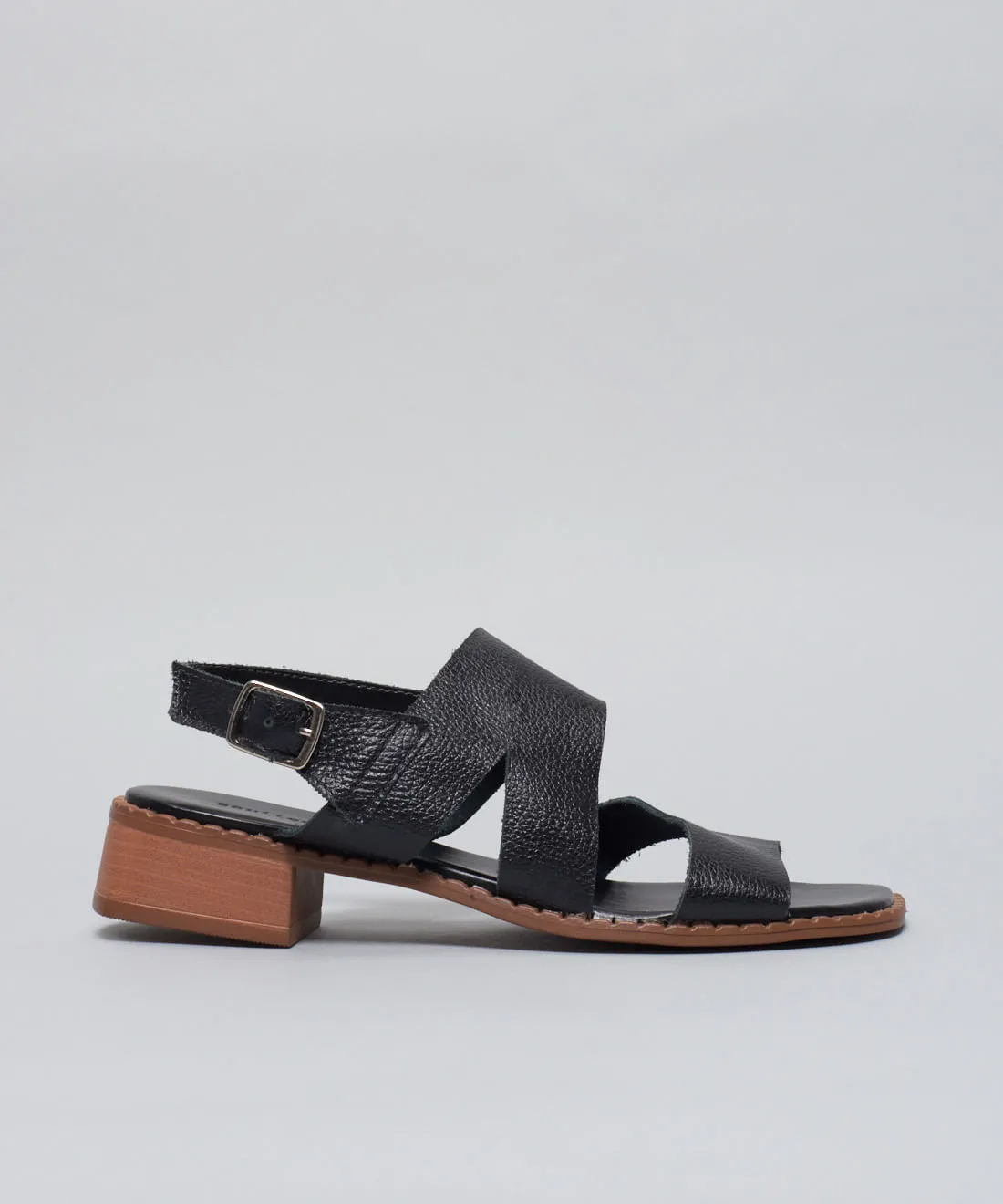 02030336_0001_01-SANDALIA-MEDIA-COURO-RECORTES-1