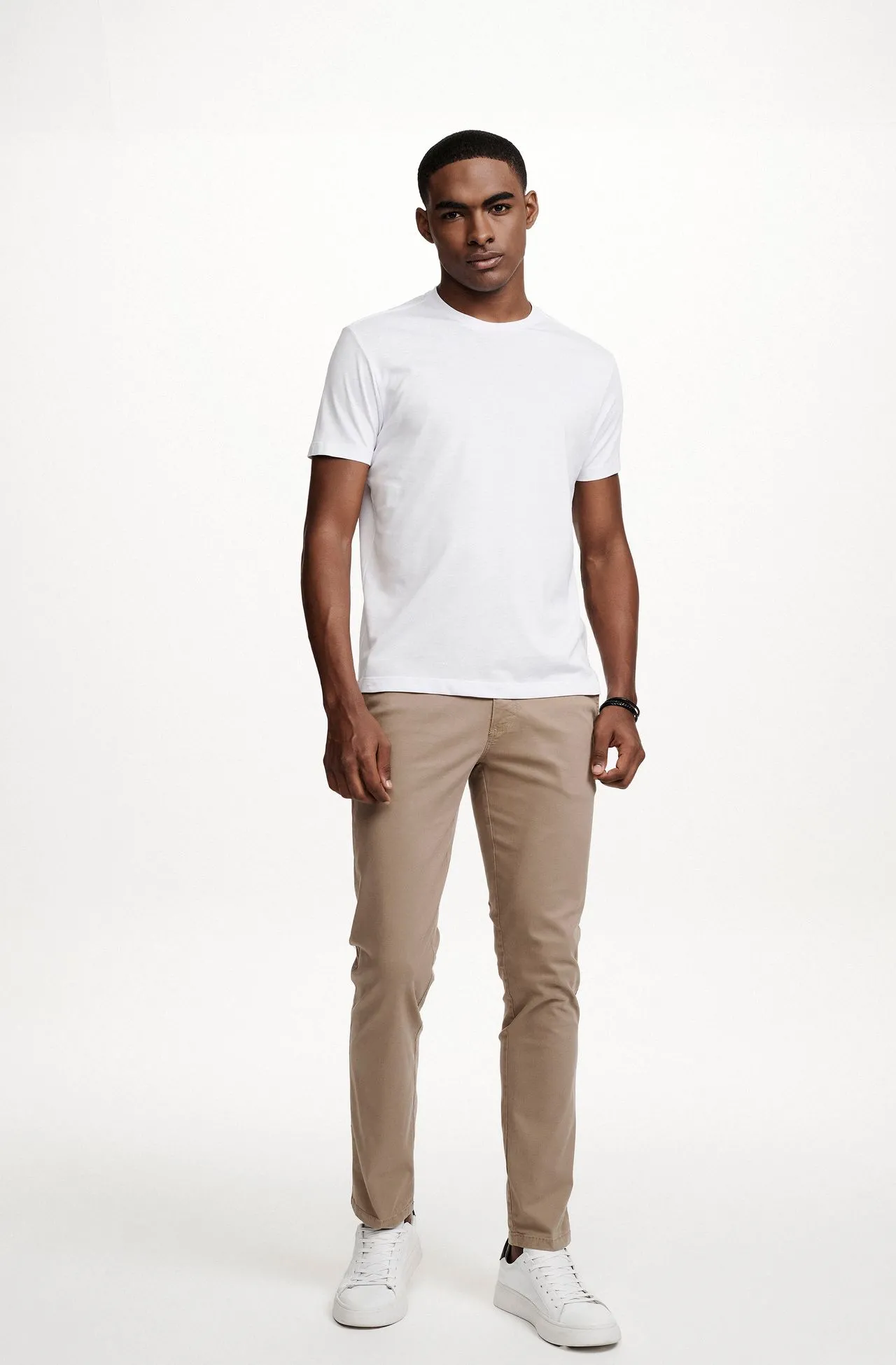 8350CCZ00122_900_1-T-SHIRT-MANGA-CURTA-GOLA-CARECA-PIMA-BRANCA-1