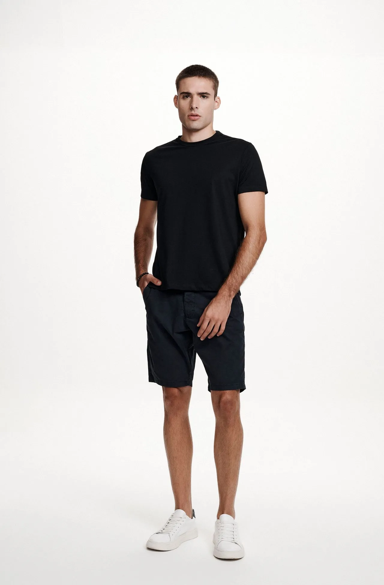 8350CCZ00122_987_1-T-SHIRT-MANGA-CURTA-GOLA-CARECA-PIMA-BRANCA-1