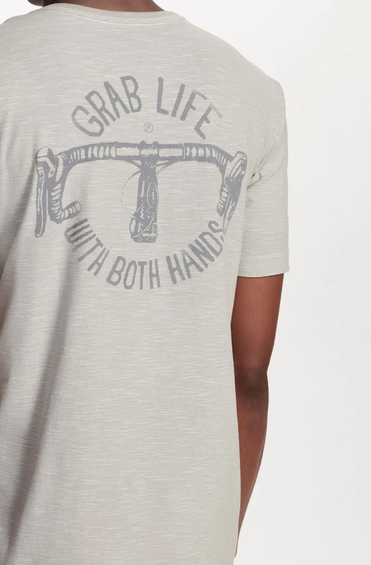 8353CCZ00205_945_1-T-SHIRT-MANGA-CURTA-GRAB-LIFE-1