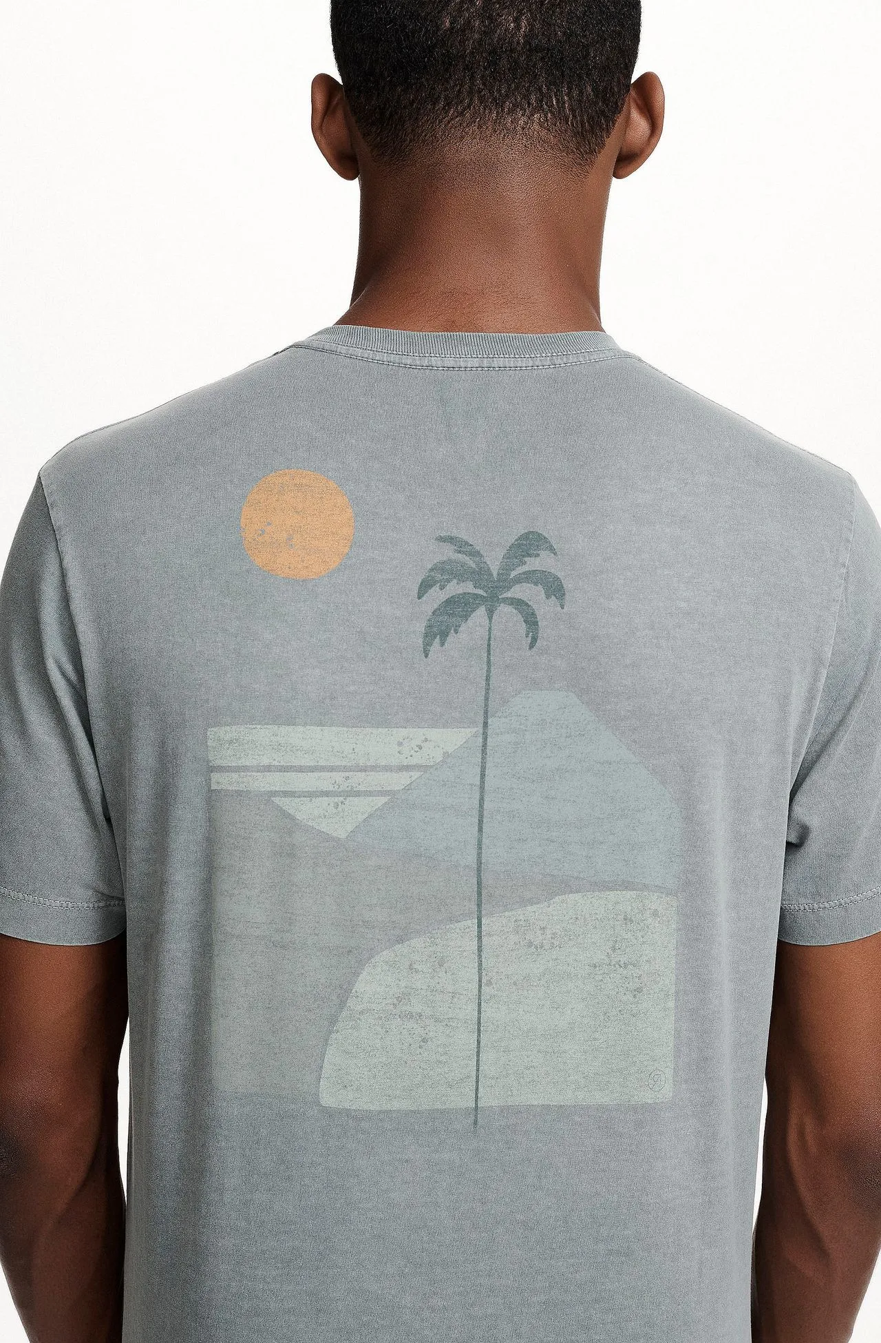 8353CCZ00247_685_1-T-SHIRT-MANGA-CURTA-ESTAMPA-GRAFICA-BEGE-1