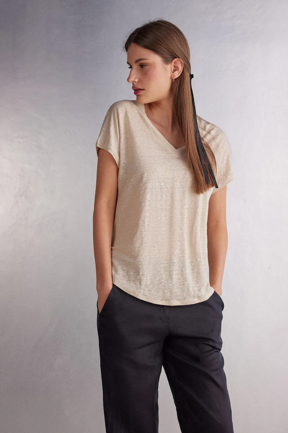 CM164W_913I_1-CAMISOLA-DE-MANGA-CURTA-EM-LINHO-COM-DECOTE-EM-V-1