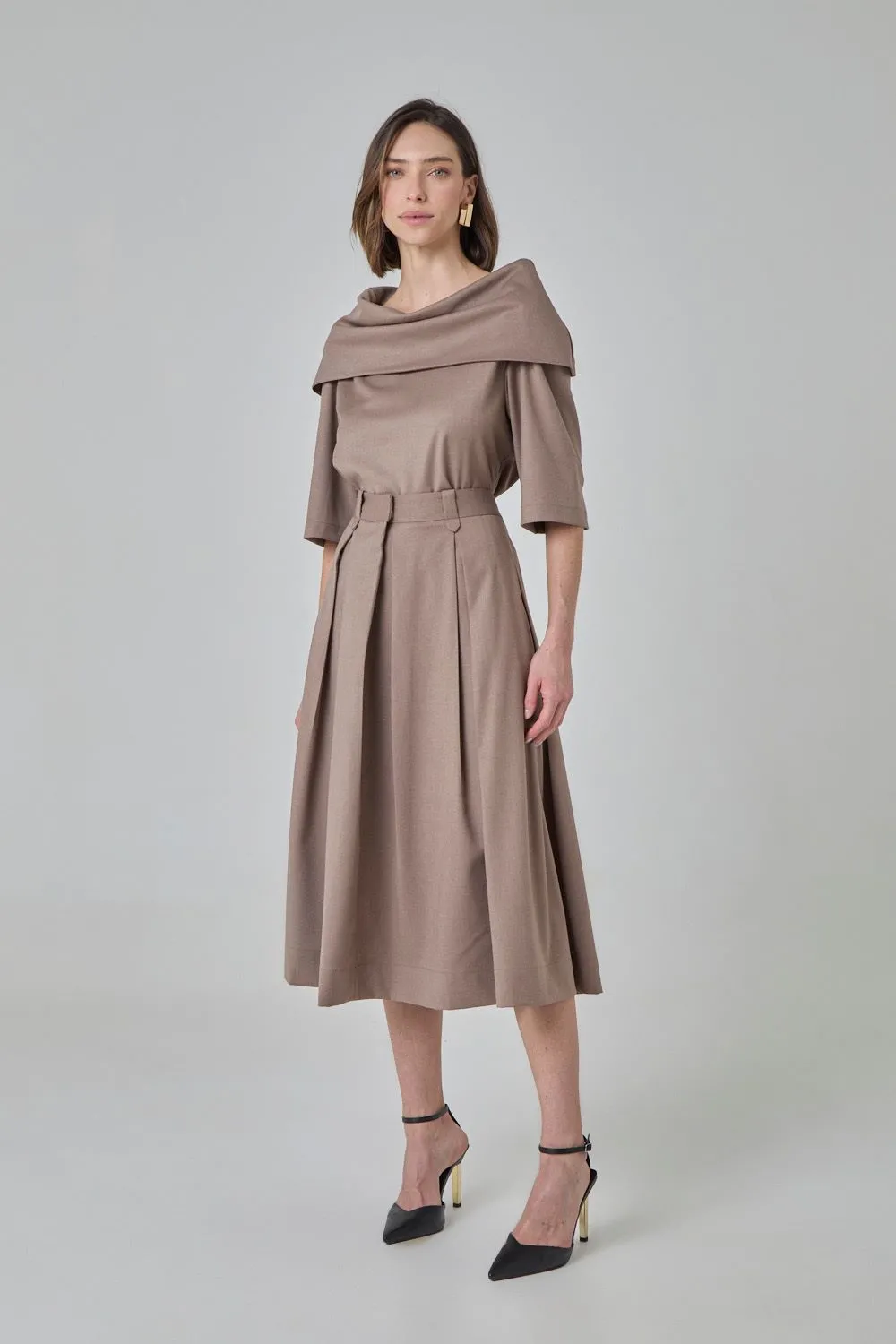 Saia-midi-Pantalona-Pregas-em-La-Fria-bege-3251802-1-1.jpg-1