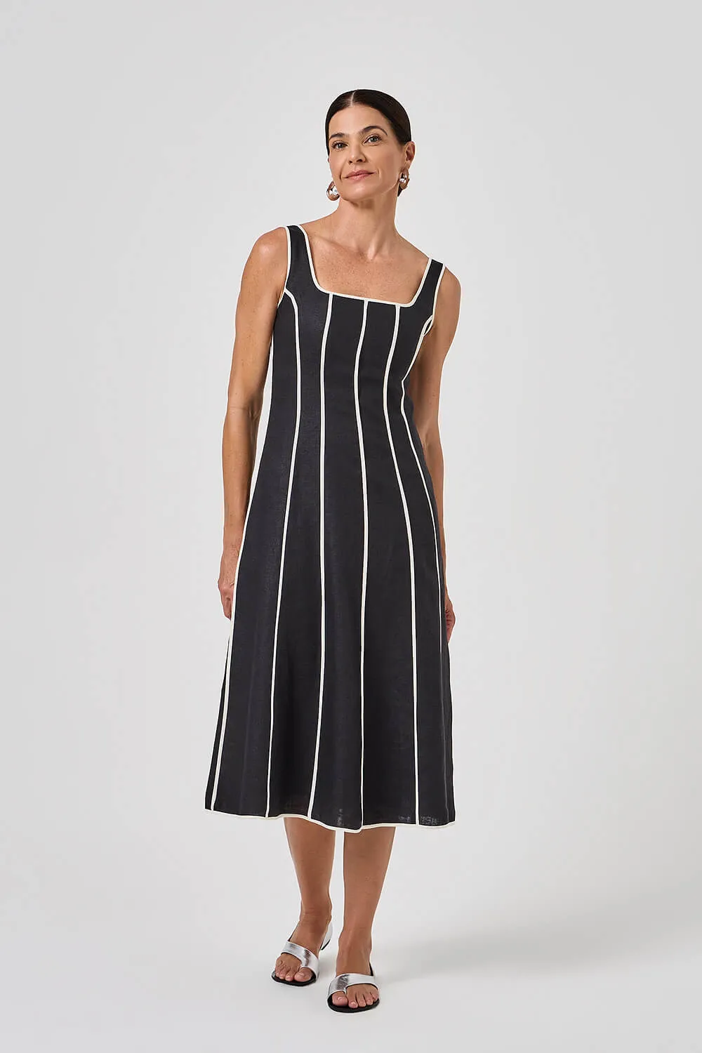 Vestido-Regata-Recortes-com-Vivos-Preto-1260102-01-1